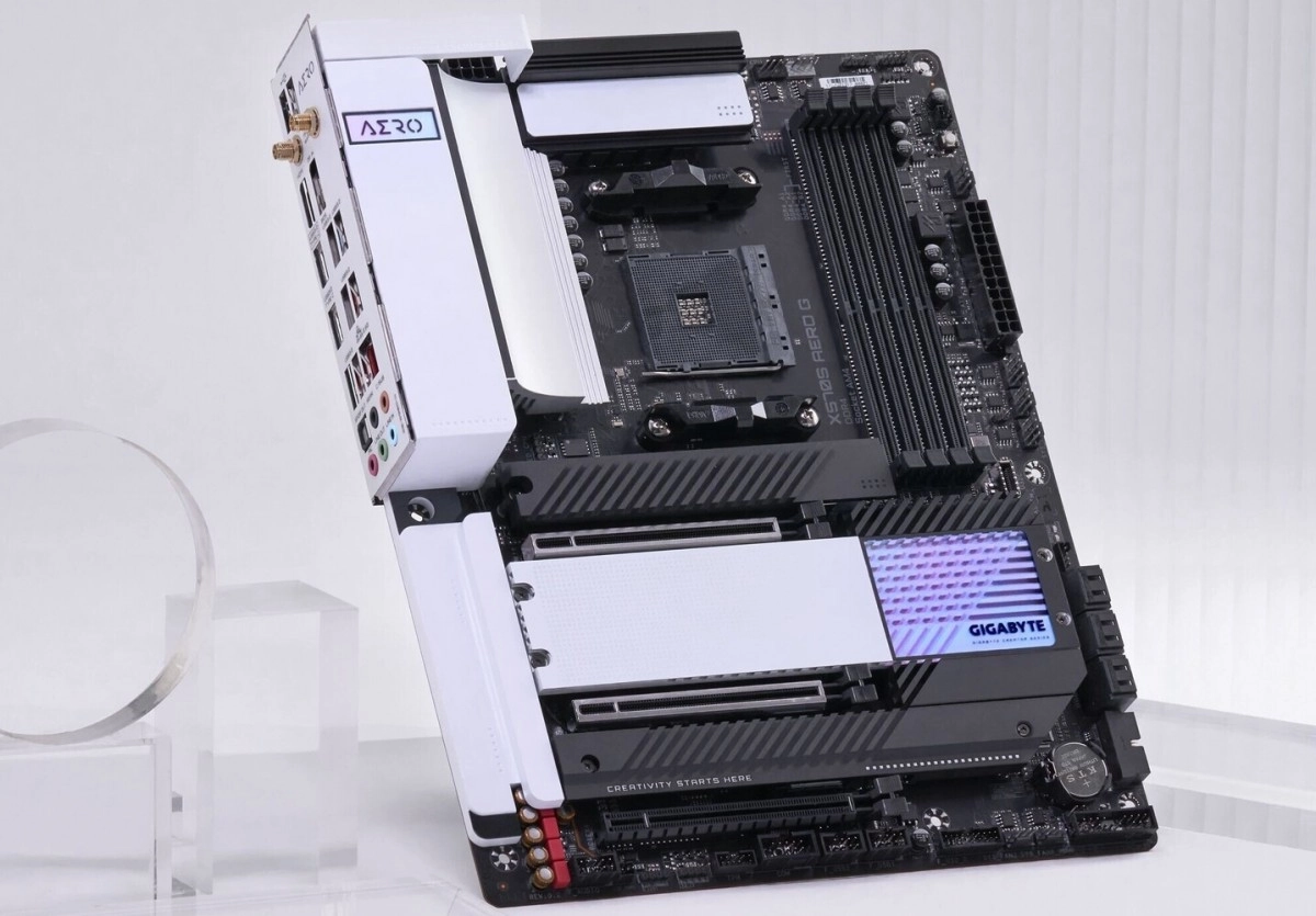 Apr�s les VISION D et VISION G, voil� les cartes m�res AERO G chez GIGABYTE