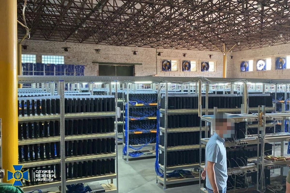 L'Ukrainian Security Service a d�mantel� une ferme de Mining ill�gale bas�e sur 3800 PS4 et 500 GPU