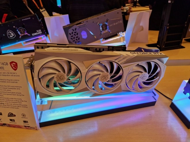 CES 2023 : MSI pr�sente des SEXY RTX 4000 Gaming X Trio White et du SSD � 12 000 Mo/sec