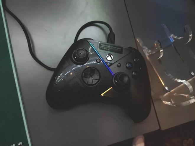 CES 2023 : ROG Raikiri Pro, la manette Ultime Xbox et PC de ASUS
