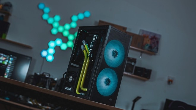 Un sublime mod Cyberpunk dans un mini bo�tier.