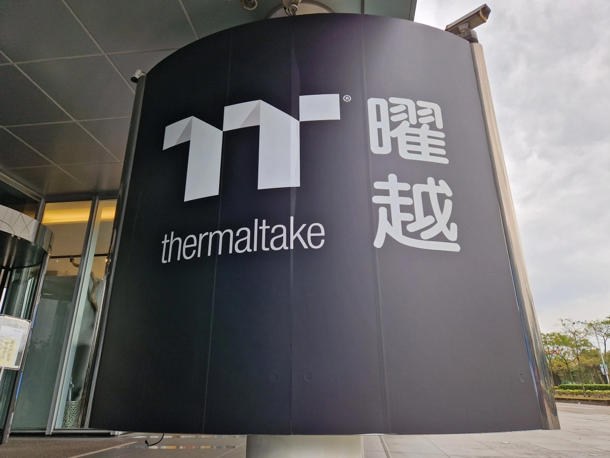 Thermaltake X CCL 20 ans : bureaux de design et salle de test, on se r�gale !