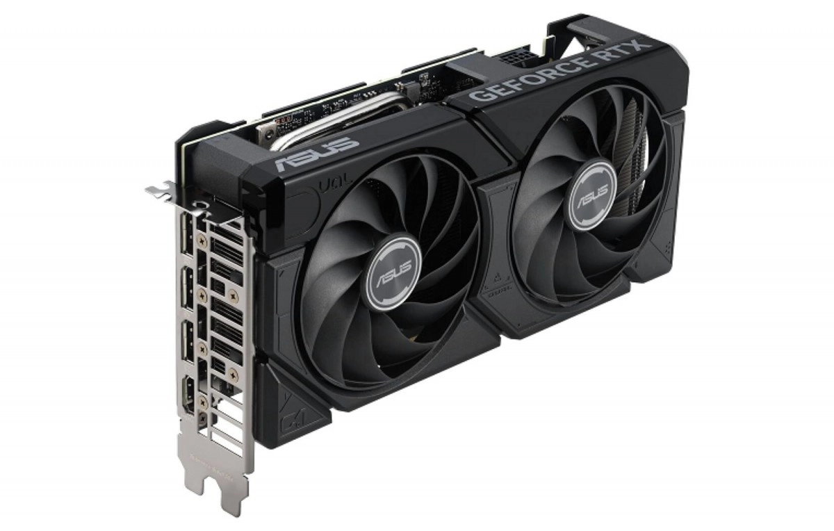 La RTX 4070 SUPER Dual OC d'ASUS se montre avec un connecteur 12VHPWR