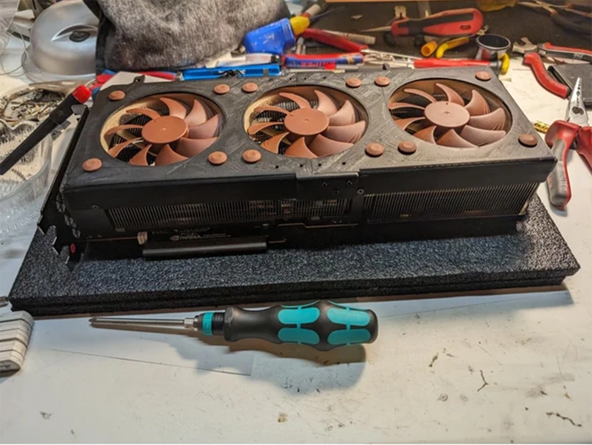 Un utilisateur reddit cr�e sa propre carte graphique RTX 4090 Noctua Edition