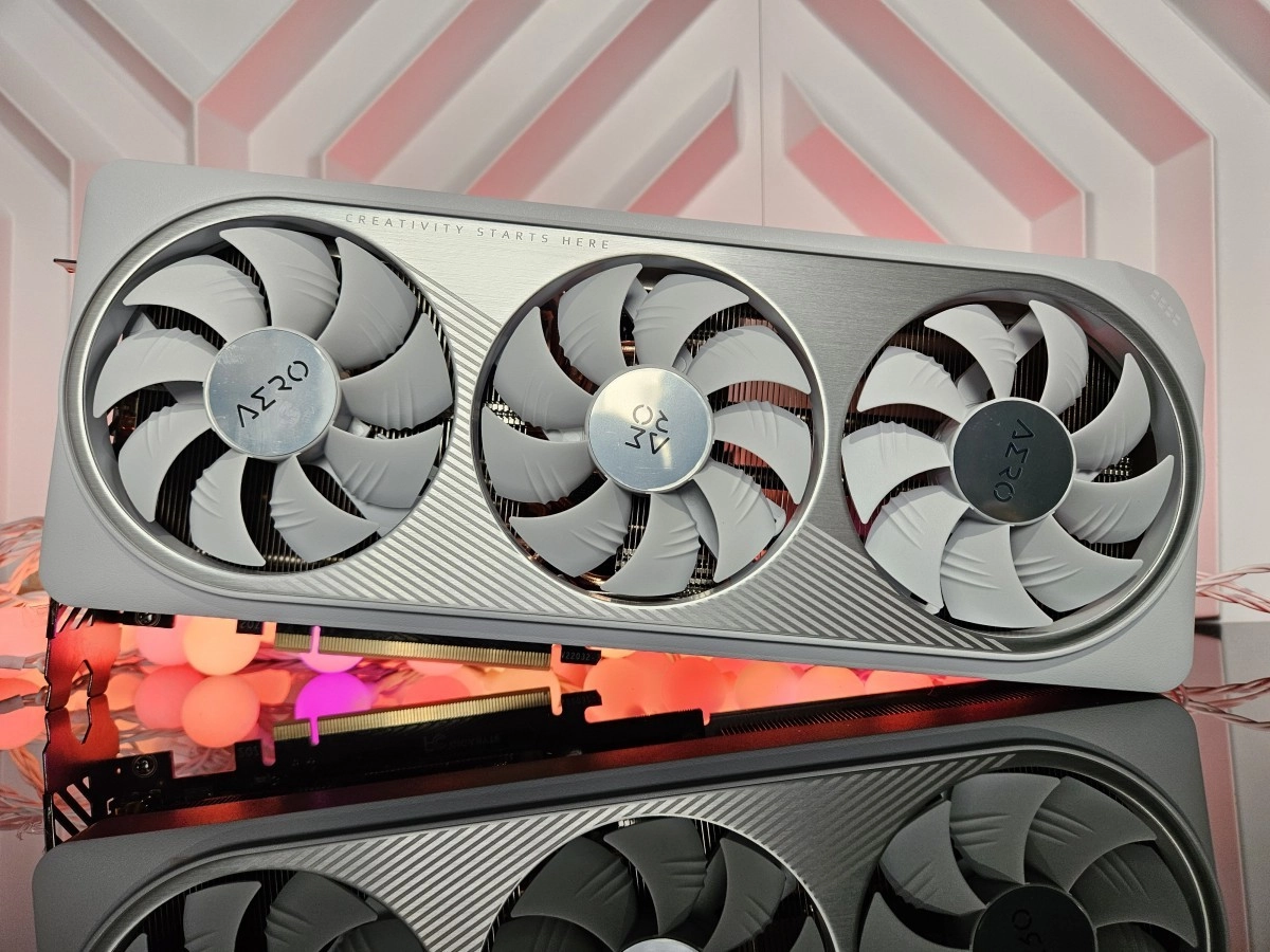 Test GIGABYTE GeForce RTX 4070 SUPER AERO OC : du blanc pour une carte discr�te ?