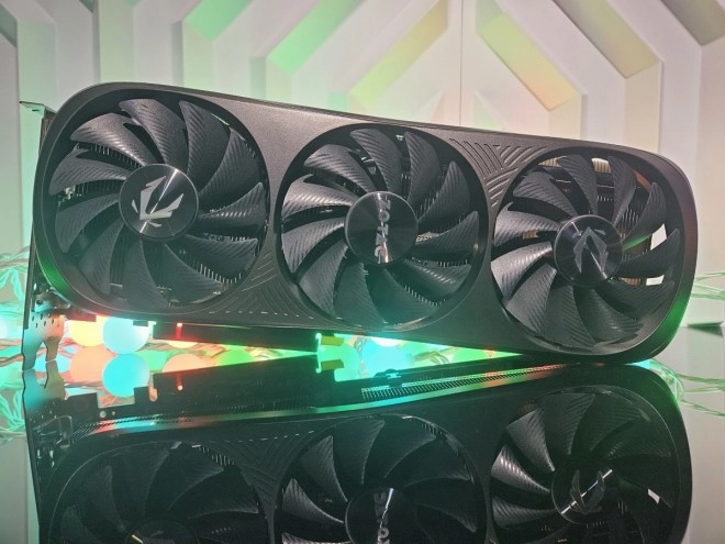 Test ZOTAC GeForce RTX 4070 Ti SUPER Trinity Black Edition : du SUPER Ti ?