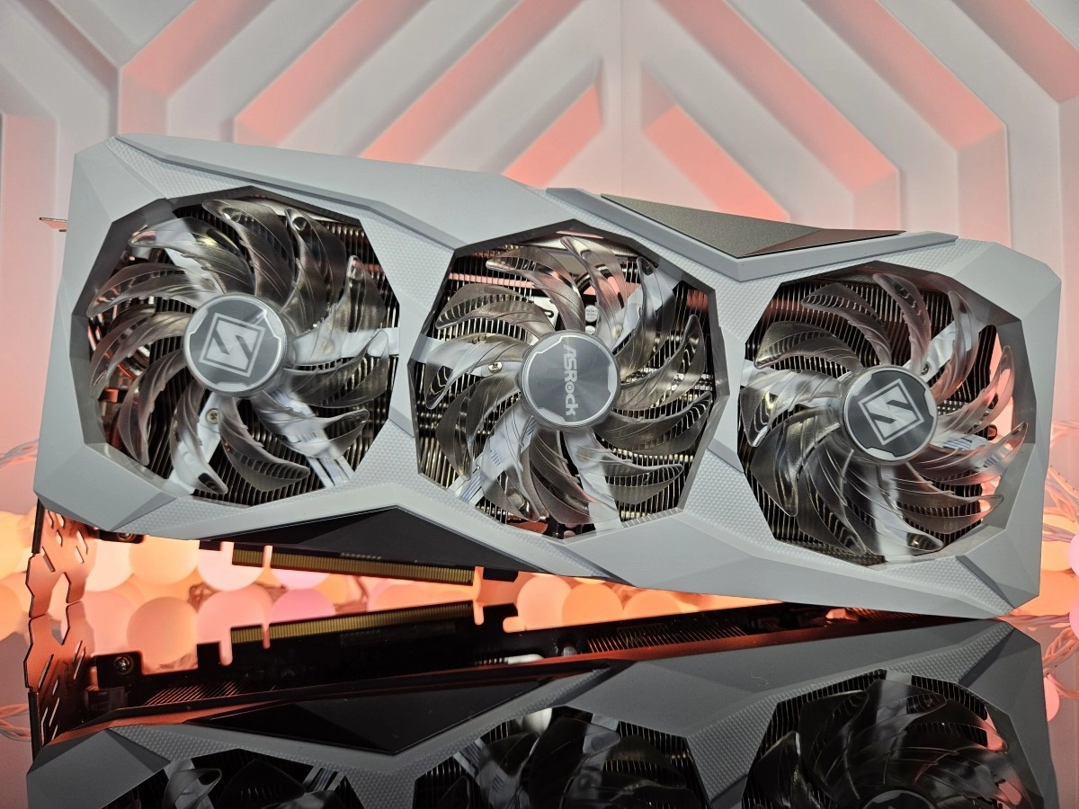 ASRock RX 7900 GRE Steel Legend : vraiment meilleure que la RX 7800 XT ?