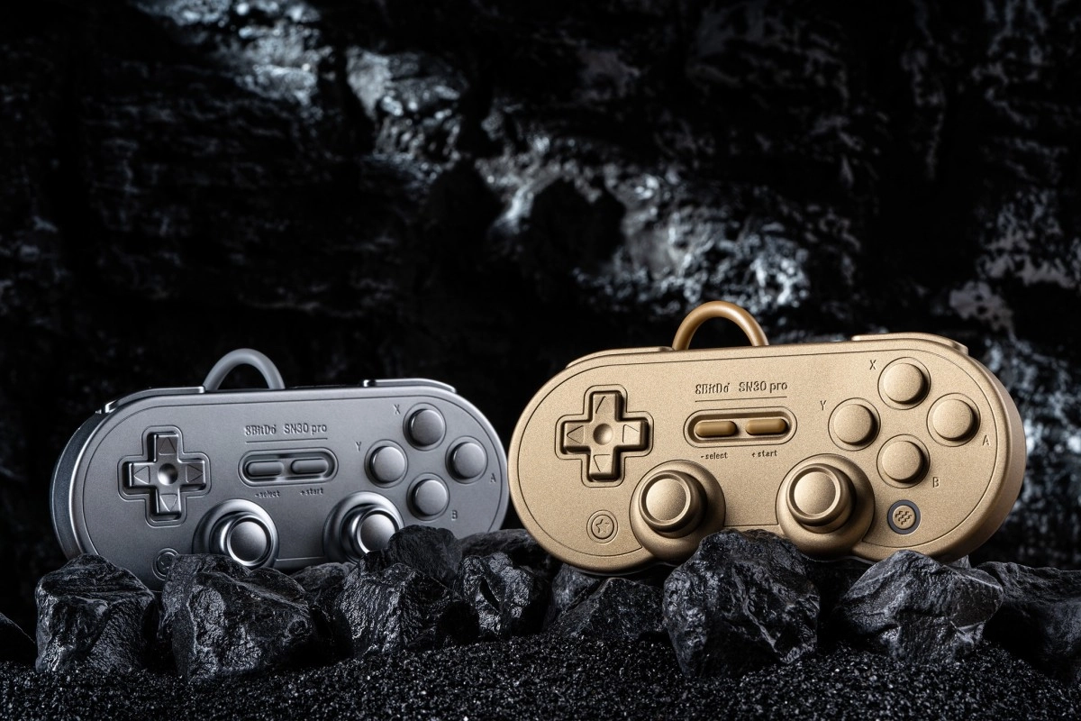 Pour ses 11 ans, 8BitDo craque avec des manettes SN30 Pro en m�tal