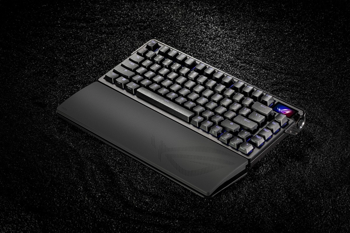 Le clavier ASUS ROG Azoth Extreme se trouve un prix, et personne n'est pr�t