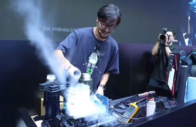 Le Ryzen 9 9950X monte � 6.5 GHz sous azote liquide !!!