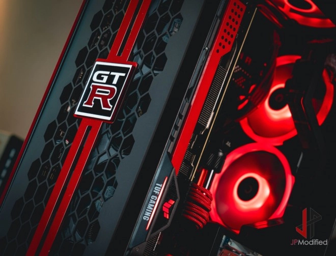 Les mods du mois d'ao�t : Thermaltake Tower 300 GTR Edition par J.P. Modified
