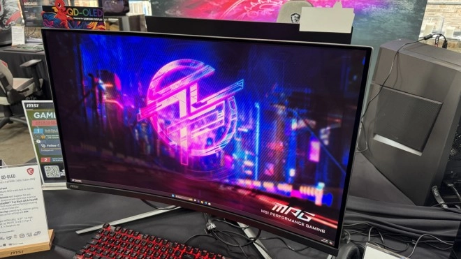 Le MPG 321CURX QD-OLED et le MPG 491CQPX QD-OLED de MSI se montrent � la Gamescom 2024