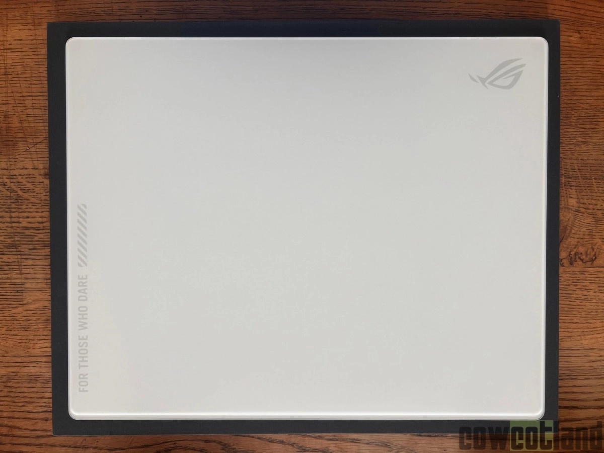 Le Moonstone Ace L d�ASUS : un tapis de souris qui glisse !