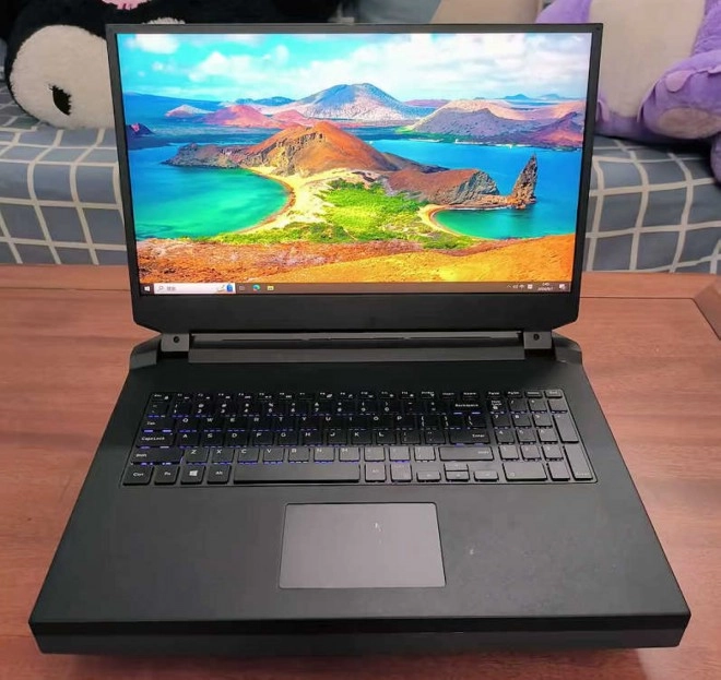 Quand ton laptop soul�ve plus de fonte que toi : la RTX 4090 Desktop dans un PC portable de 8 kg !