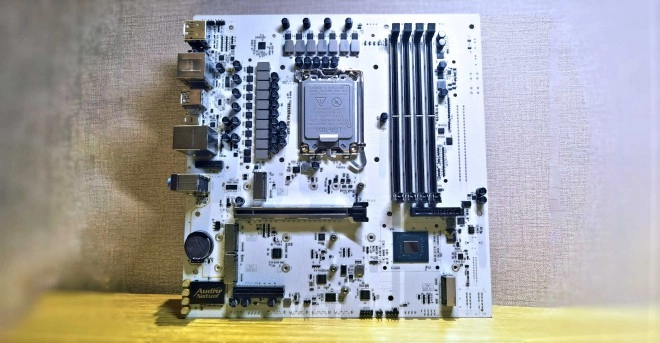 Colorful proposera une carte m�re Z890 BTF Micro ATX
