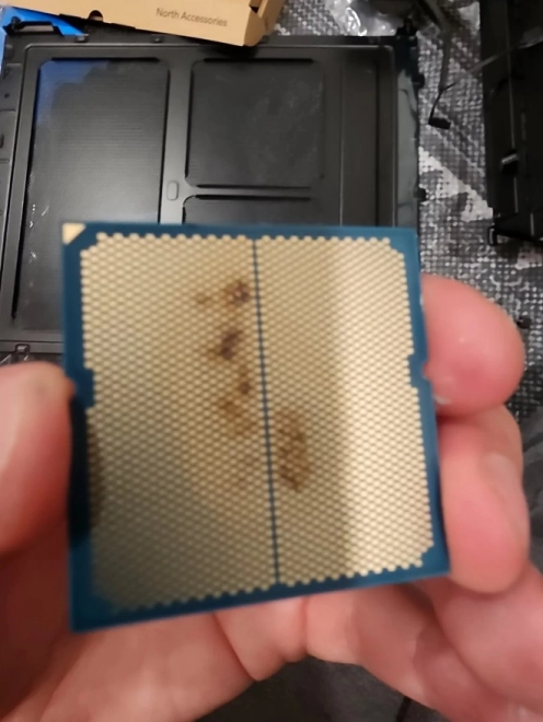 MSI r�pond au probl�me de brulures sur le processeur Ryzen 7 9800X3D