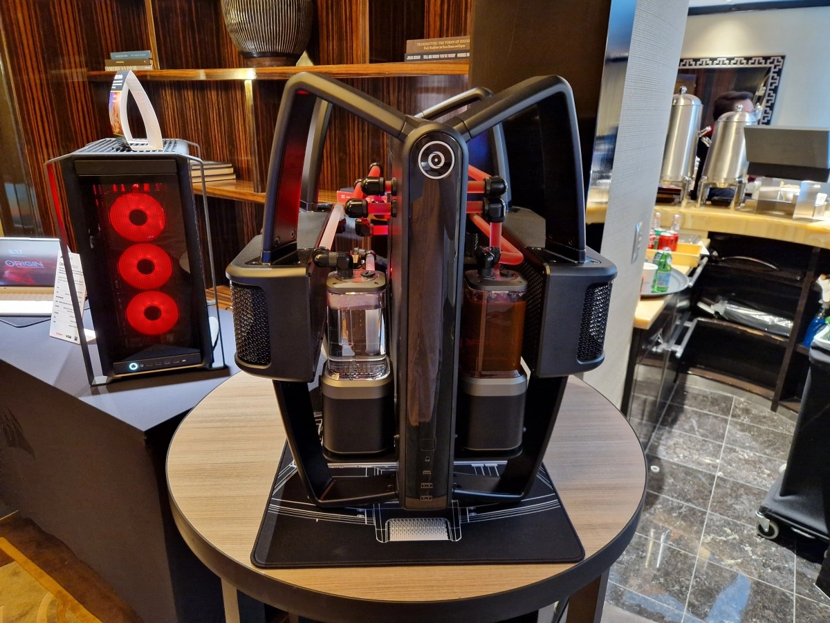 Origin PC craque son slip avec le PC Arachnid
