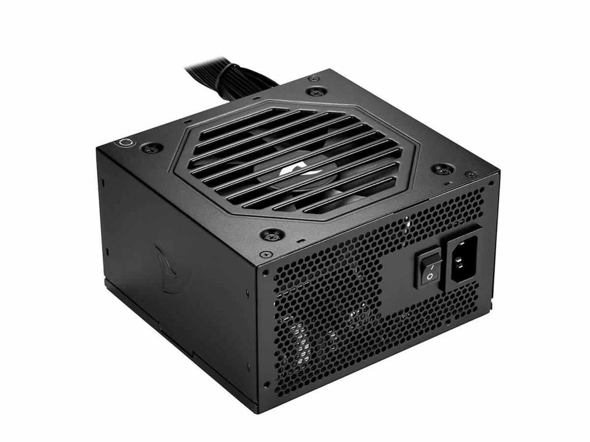 Sharkoon Rebel P10, du bloc non modulaire abordable