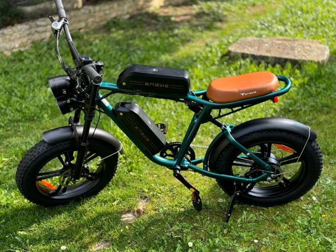 On d�balle et on monte le v�lo �lectrique de badass ENGWE M20