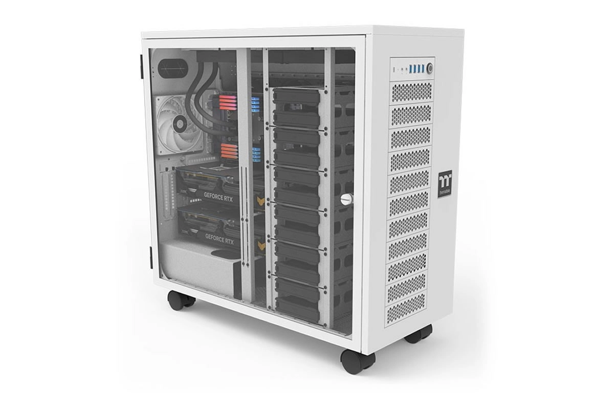 [Maj] Thermaltake AX700, un bon gros boitier � l'ancienne qui en impose