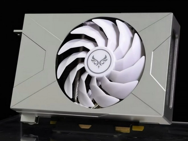 Zephyr d�voile une bien mimi et mini RTX 4070 Sakura Snow X