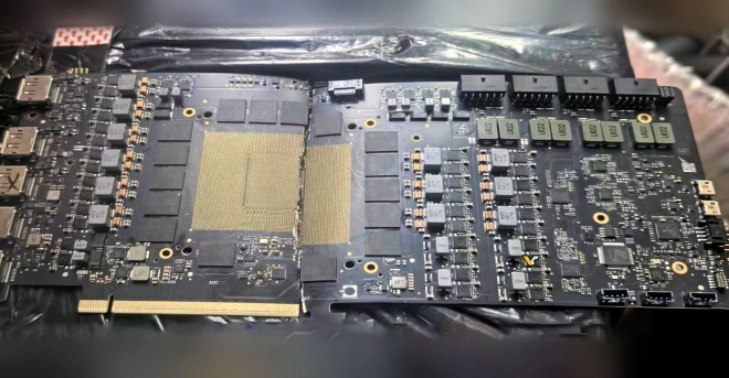 ENORME ce prototype de RTX 5090 en quad 12VHPWR !!!