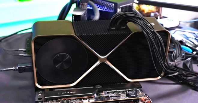 L'improbable prototype RTX Titan Ada test� !