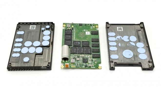 Le SSD Memblaze PBlaze7 7940 30.72 To � 3600 dollars passe � la moulinette