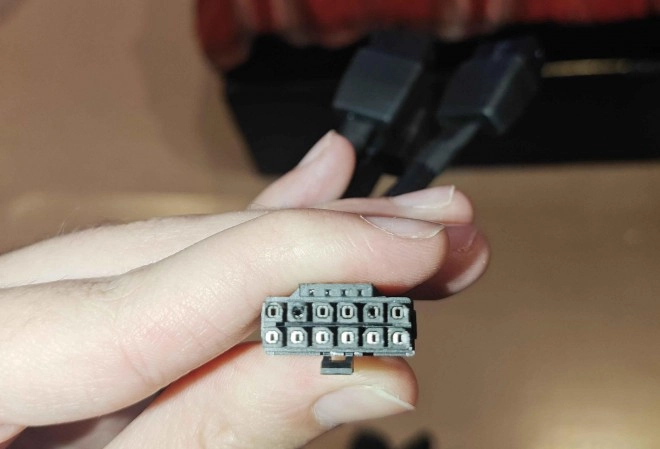 Il y a donc aussi un 12VHPWR qui a cr�m� sur une RX 9070 XT