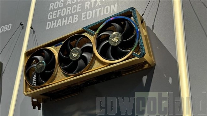 Gamescom 2025 : nous avons vu la ROG Astral GeForce RTX 5090 Dhahab OC Edition !