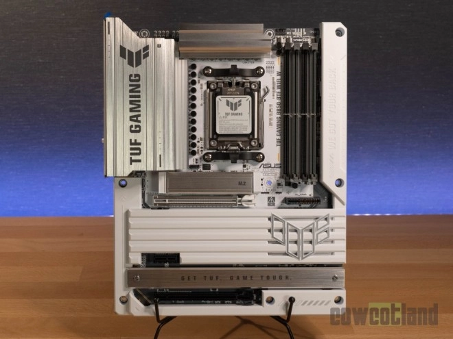 Test carte m�re ASUS B850-BTF WIFI W : du Back connector plus accessible ?