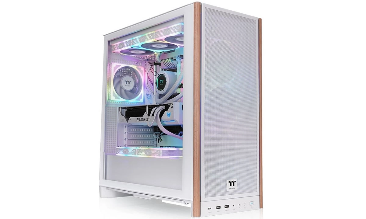 Thermaltake S370 WS, un peu de bois et un ch�ssis tr�s complet