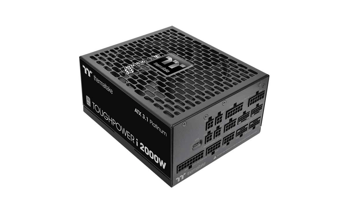 Thermaltake Toughpower i2000W, quatre 12V-2x6 et une connexion en USB Type-C