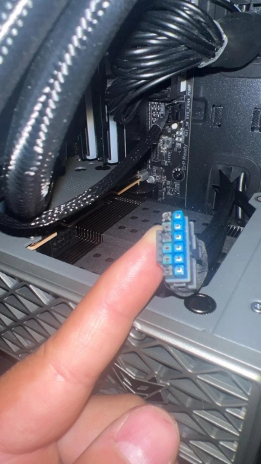 Pop-corn bis : le 12 VHPWR d'une RX 9070 XT fait encore des siennes !