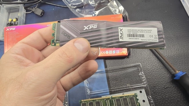 Pas de bol, il ach�te de la DDR5 et se retrouve avec de la DDR2... GROS SCAM...