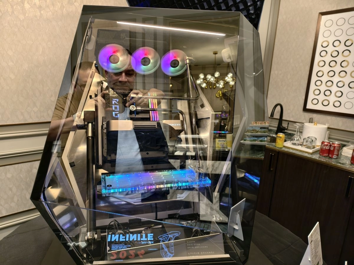 CES 2026 : InWin AEON, encore une dinguerie de plus de 100 kg