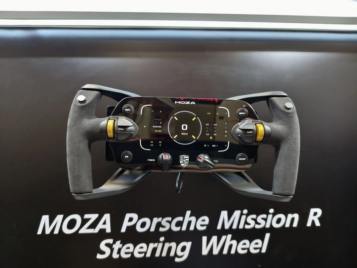 CES 2026 : MOZA sur tous les fronts avec Porsche et du matos pour voler