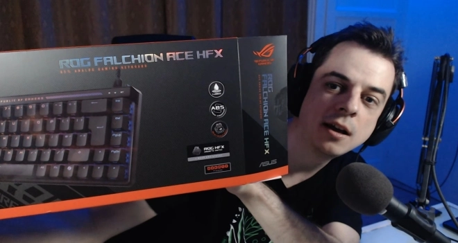 Conseill� par Cowcotland, le speedrunner FORSA passe au clavier magn�tique ASUS
