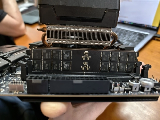 CES 2026 : ASUS expose de la DDR5 quad-rank en 2 x 128 Go