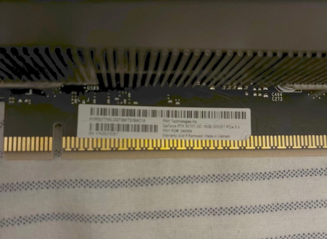 PNY GeForce RTX 5070 Ti : des crashs al�atoires� � cause d�un autocollant sur les contacts PCI Express