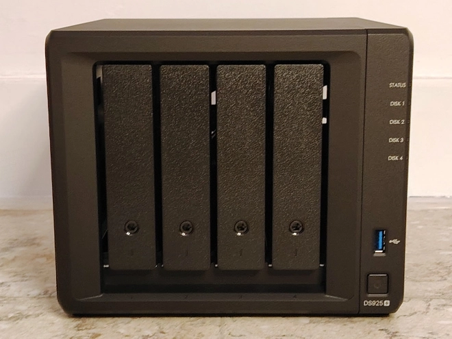 Test NAS Synology DS925+ : 4 baies et 2 SSD M.2
