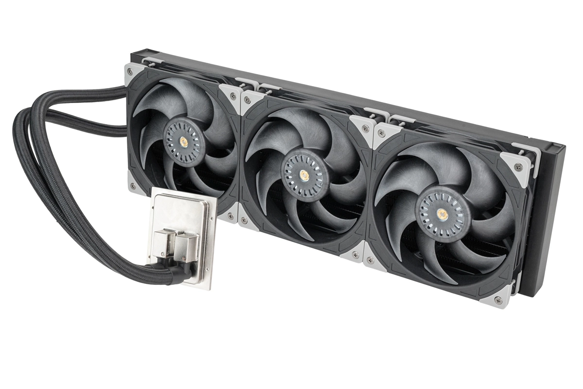 SilverStone passe au 420 mm sur la s�rie XE, avec de gros mais