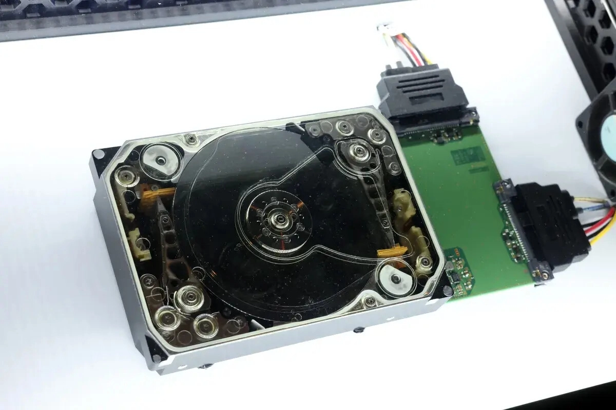 Western Digital acc�l�re les HDD : des ''High-Bandwidth'' qui promettent jusqu�� 4x plus d�I/O, et un chemin vers les 100 To