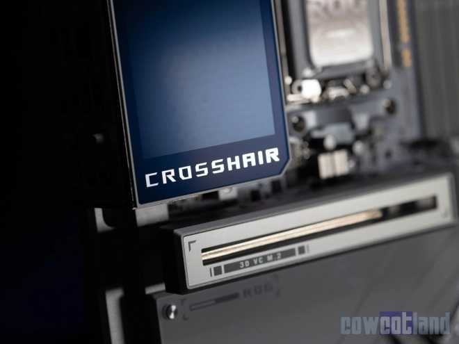X870E Glacial : une gestion des lignes PCIe qui �vite le dilemme du x8/x8 chez ASUS