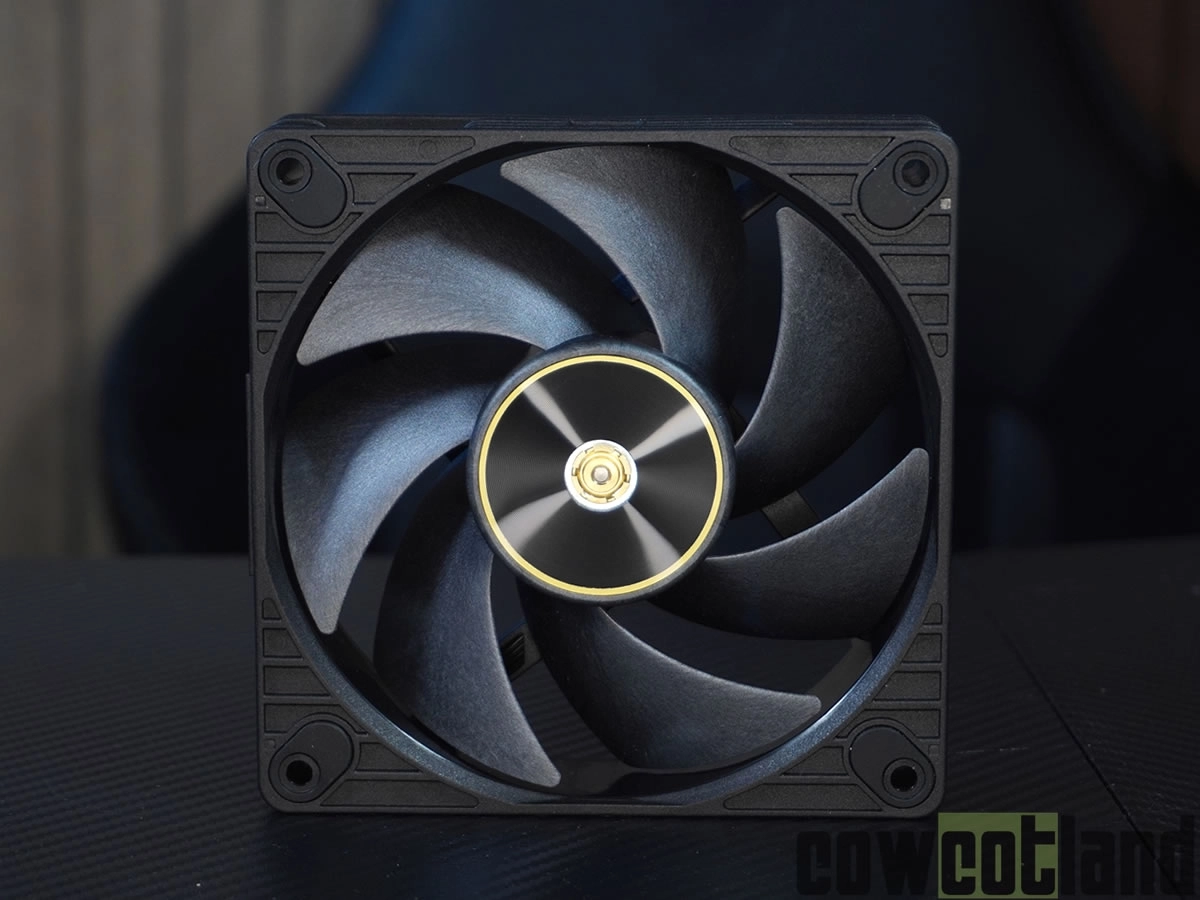 Les ventilateurs ASUS ProArt PF120 arrivent � l'unit� et par trois