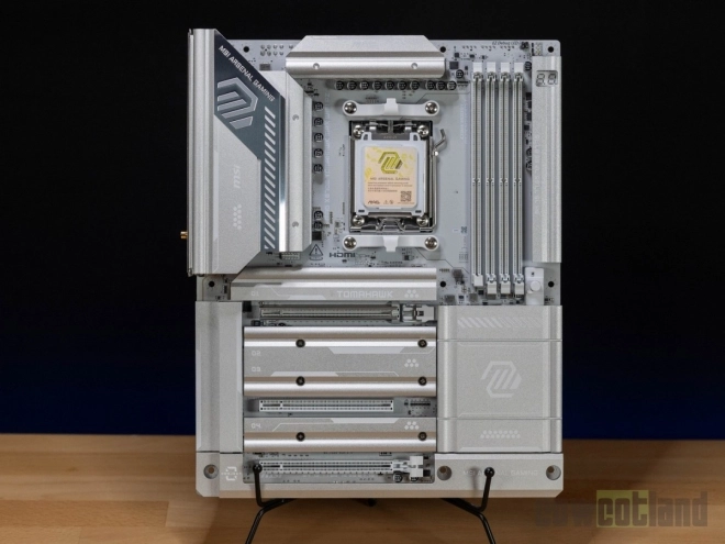 Test MSI X870E Tomahawk MAX WiFi PZ : Back Connectors inside