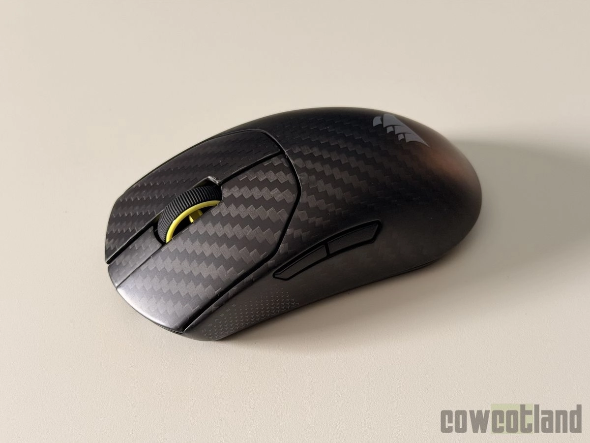 CORSAIR Sabre V2 Pro Wireless CF, une souris tout en carbone !