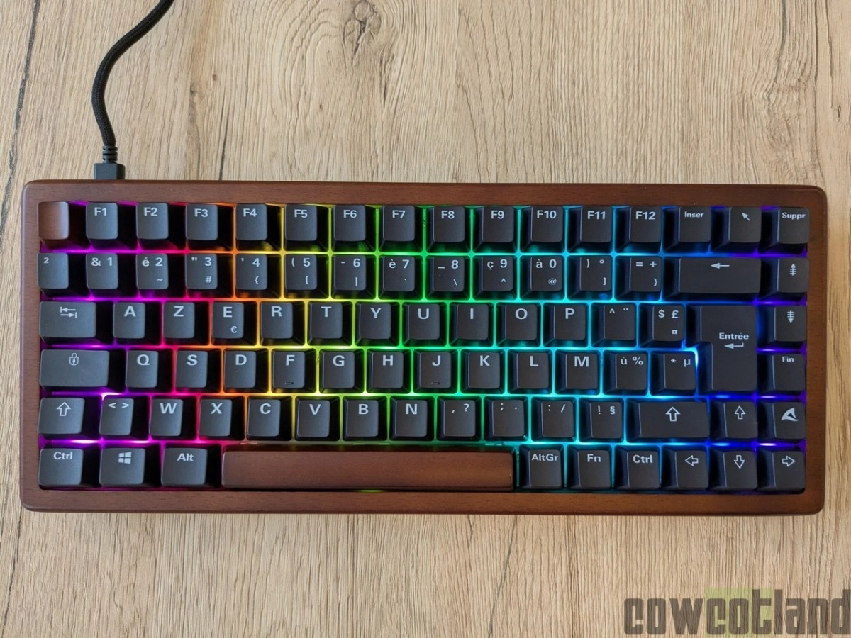 Sharkoon SKILLER SGK50 S3 Wood, un bien joli clavier avec du bois !