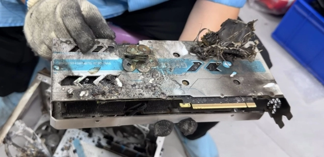 Pur�e de pois cass�s, une GeForce RTX 3070 survit � la foudre� et � un incendie