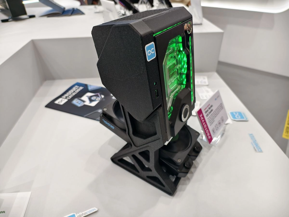 COMPUTEX 2026 : une Xbox sous eau chez Alphacool ?
